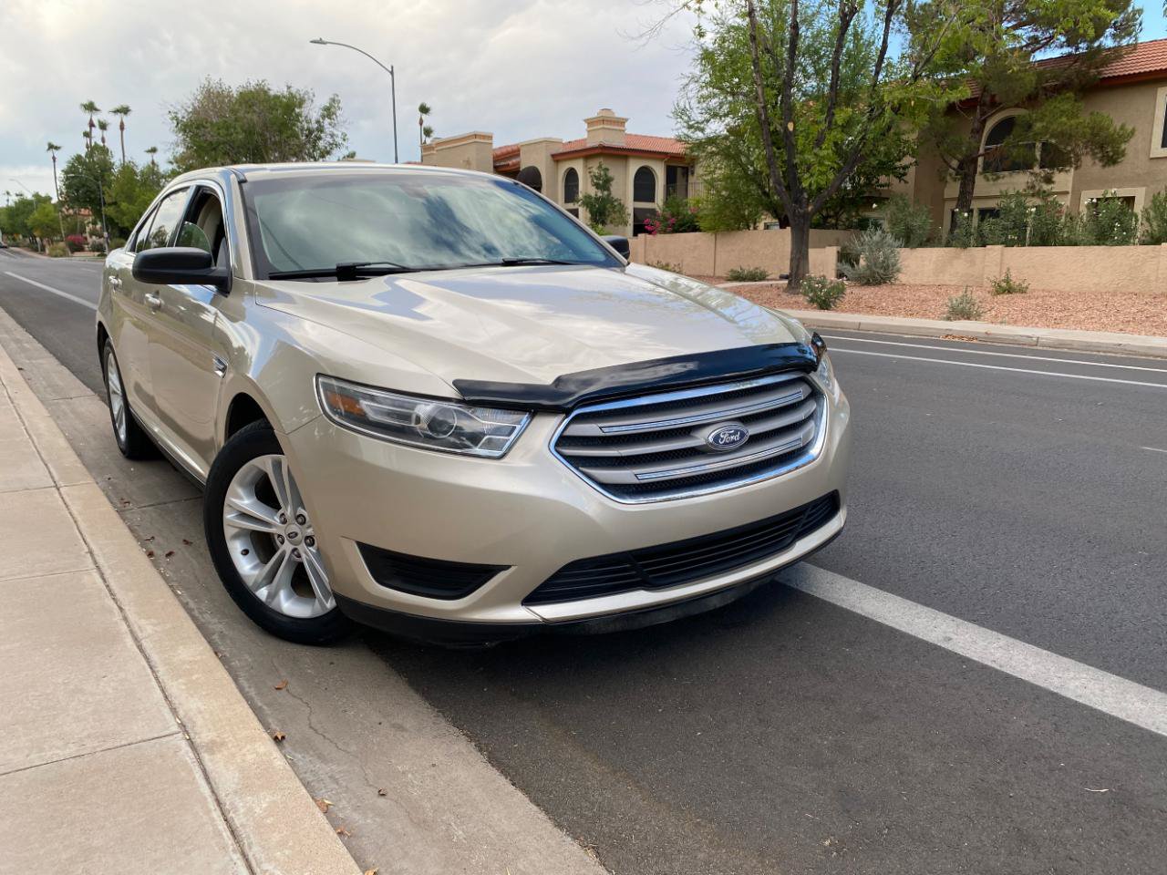 Used 2018 Ford Taurus SE FWD image 4