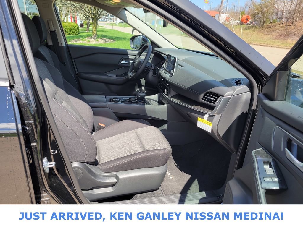 Certified 2026 Nissan Rogue SV AWD/4WD image 20
