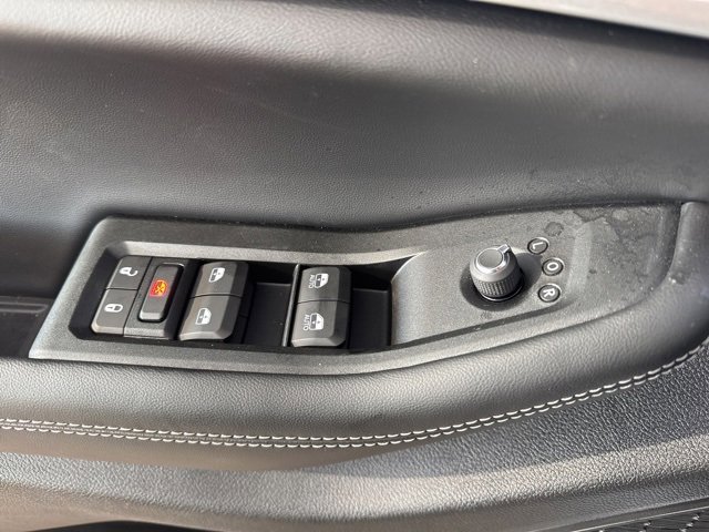 New 2026 Jeep Grand Cherokee Laredo image 9