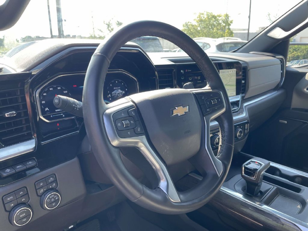 Used 2024 Chevrolet Silverado 1500 LTZ AWD/4WD image 18