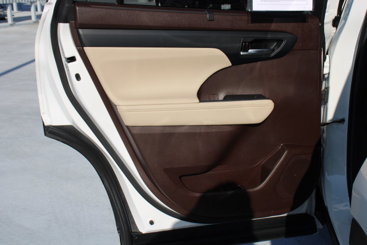 Certified 2022 Toyota Highlander XLE image 13