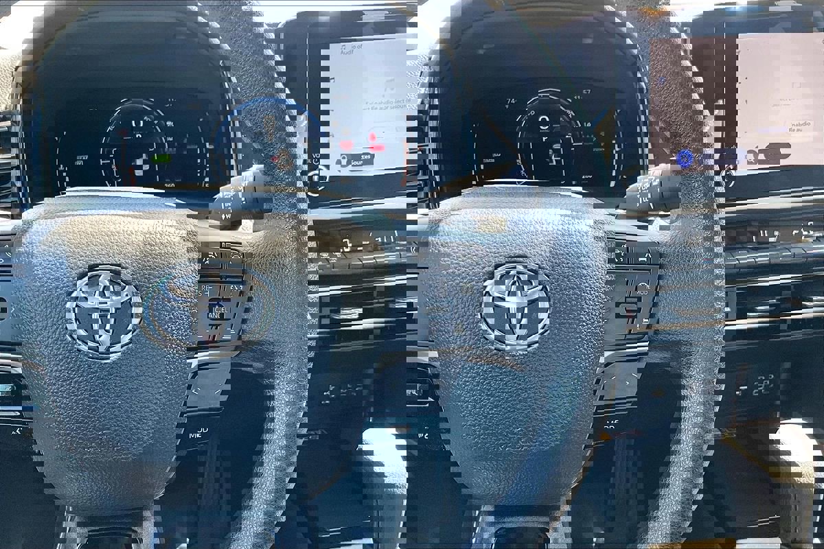 Used 2025 Toyota Camry LE image 17