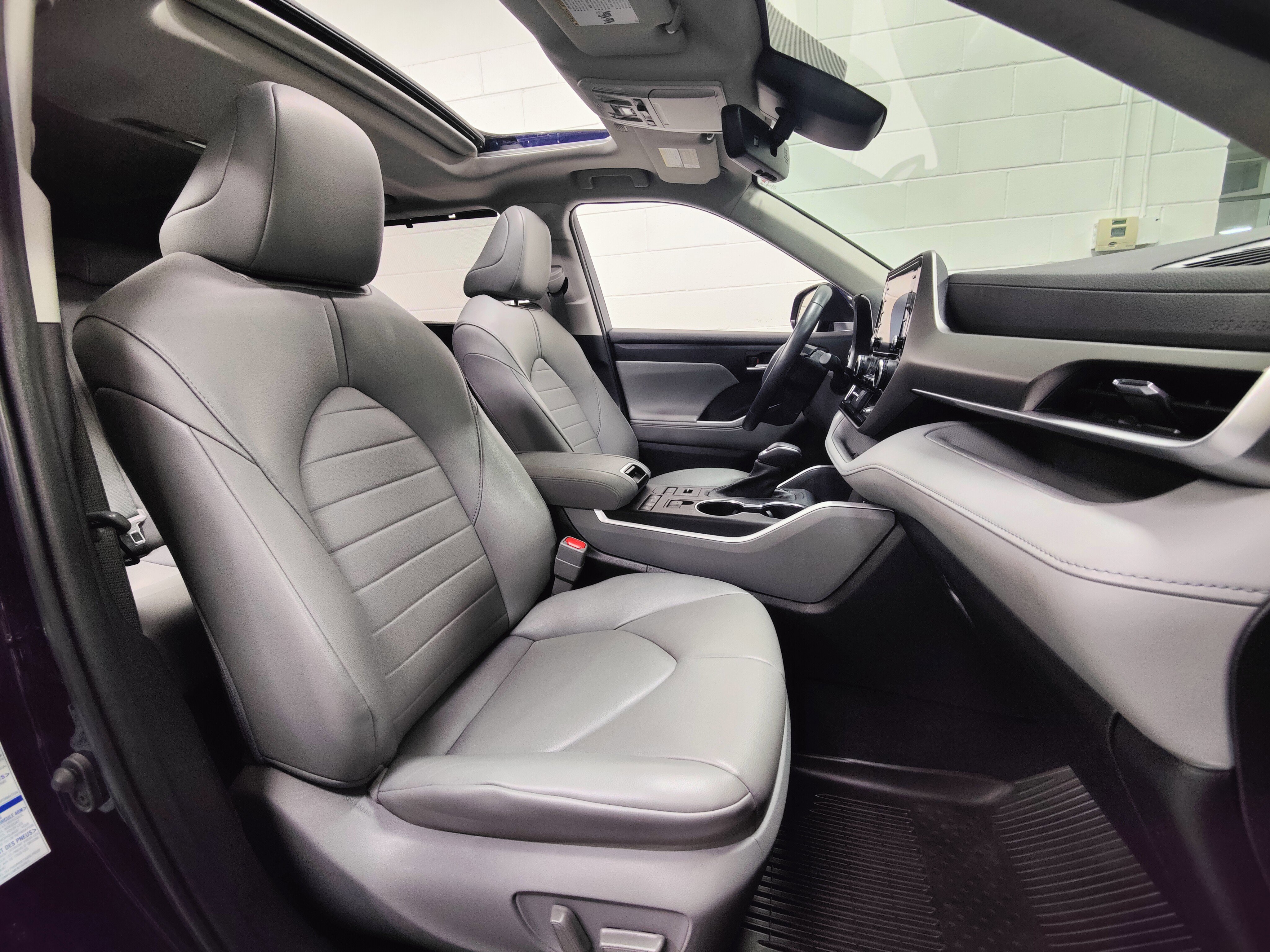 Used 2022 Toyota Highlander XLE image 5