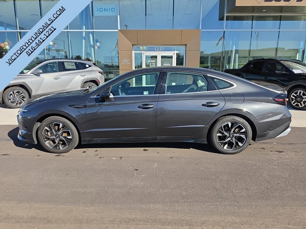 Used 2025 Hyundai Sonata SEL FWD image 2