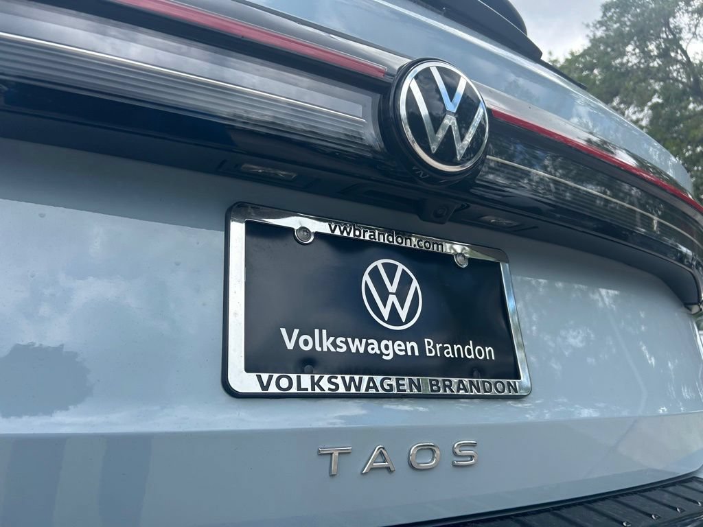 New 2026 Volkswagen Taos SE FWD image 42