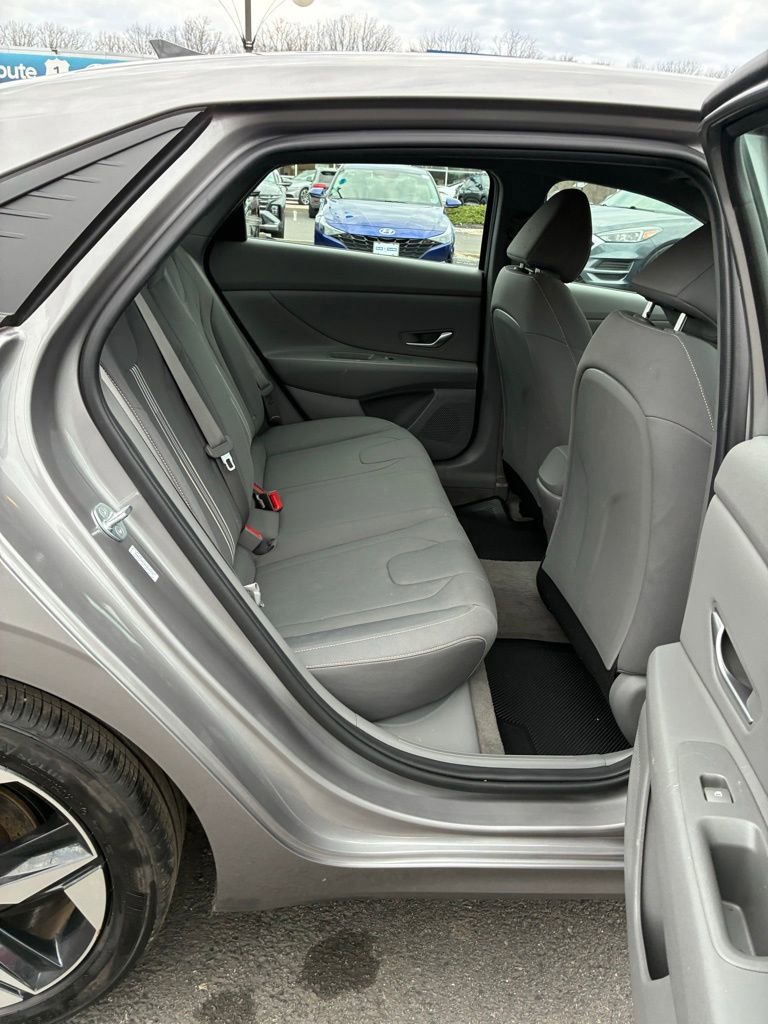 Used 2023 Hyundai Elantra SEL w/ Convenience Package FWD image 19