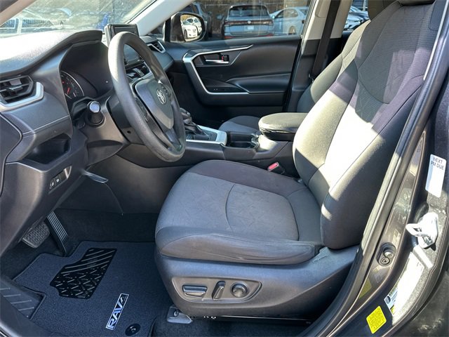 Used 2021 Toyota RAV4 XLE image 9