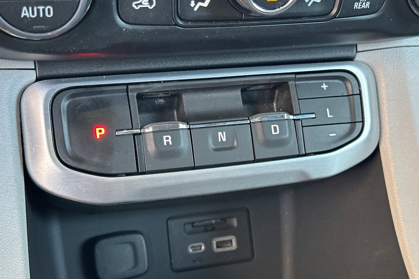 Certified 2023 GMC Acadia SLT image 23