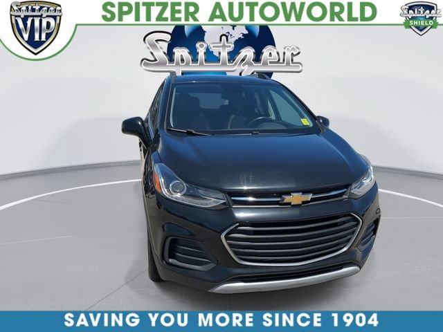 Used 2020 Chevrolet Trax LT w/ Sun & Sound Package FWD image 3
