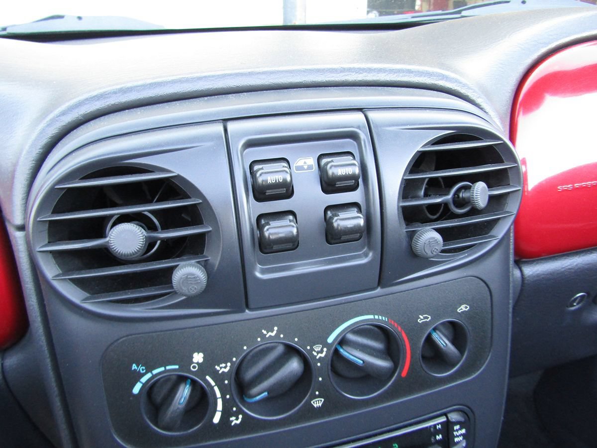 Used 2005 Chrysler PT Cruiser Touring FWD image 16