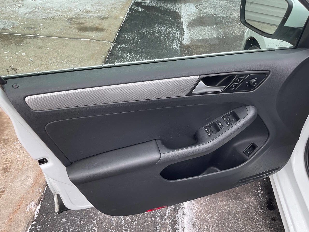 Used 2017 Volkswagen Jetta SE image 17