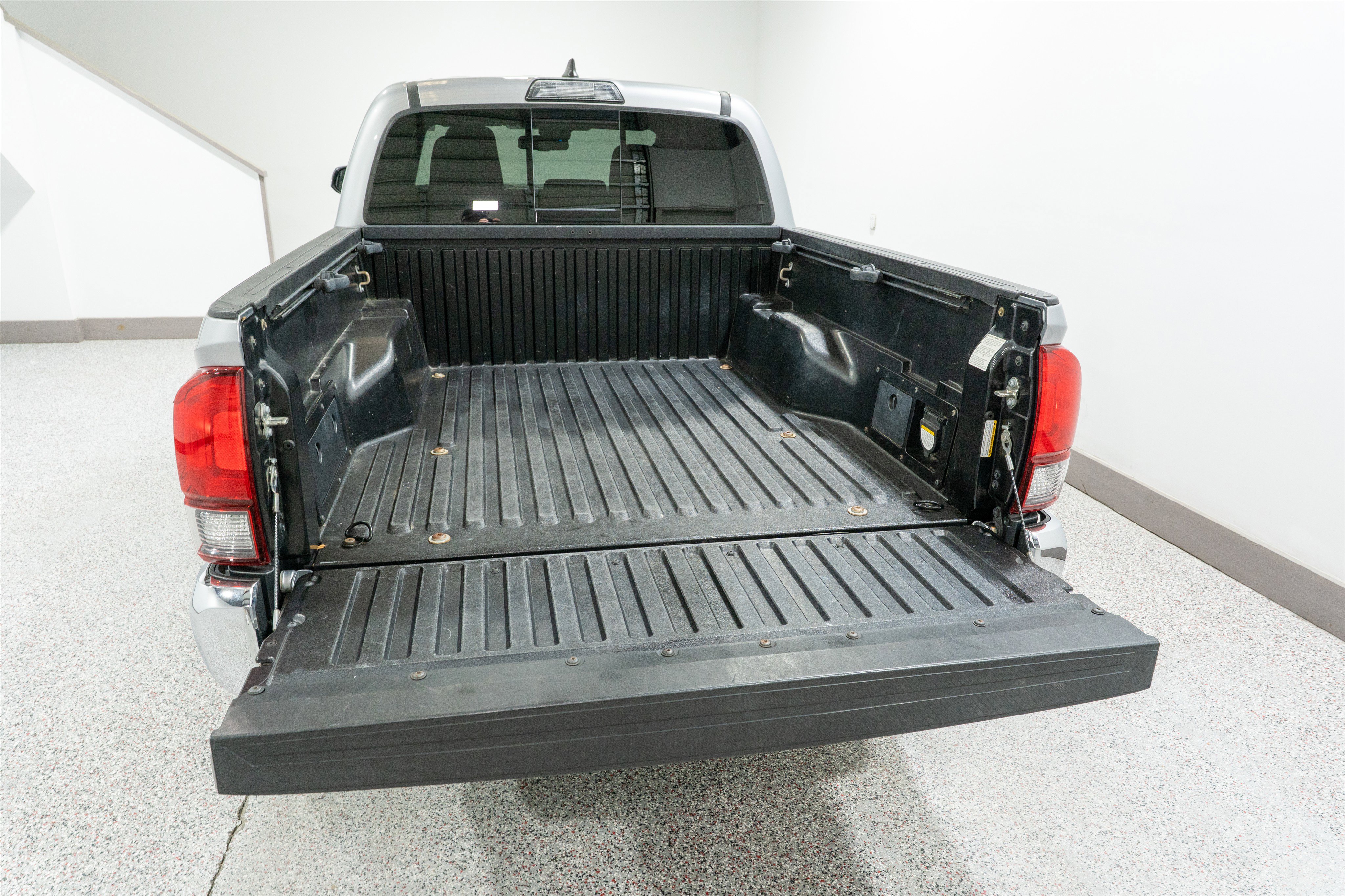 Used 2018 Toyota Tacoma TRD Off-Road image 11