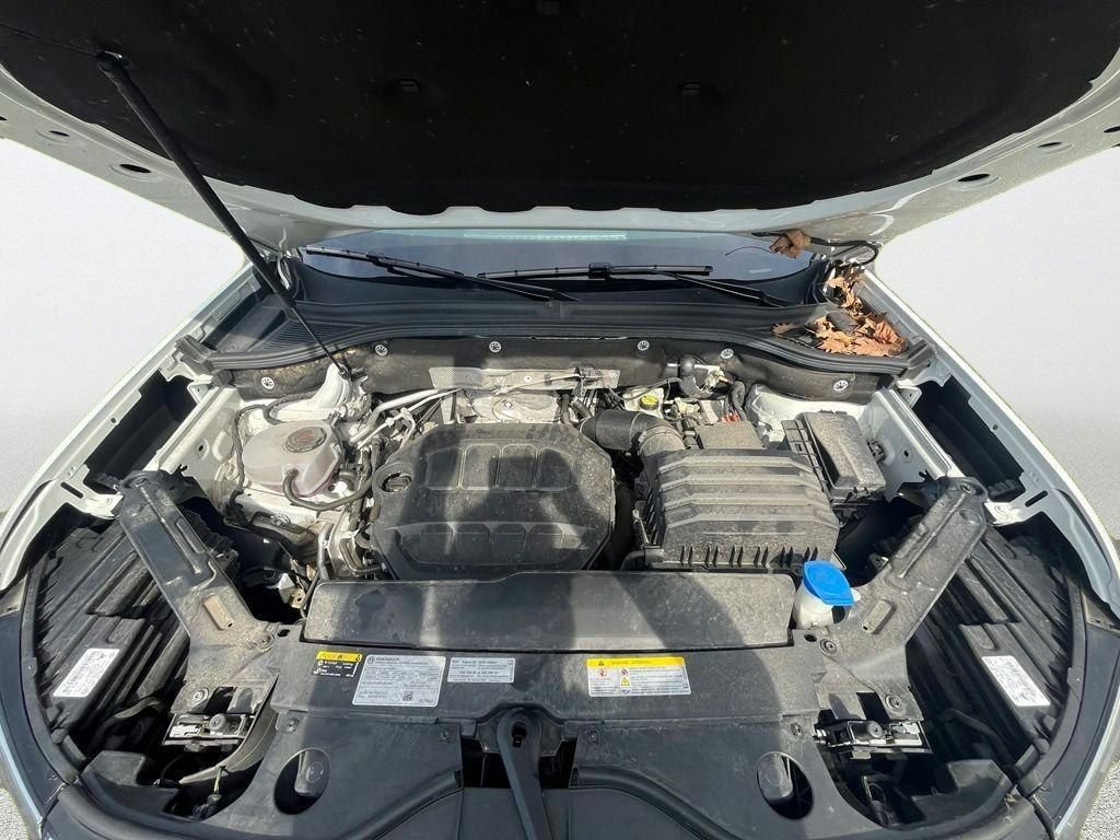 Certified 2024 Volkswagen Atlas Peak Edition SE AWD/4WD image 32