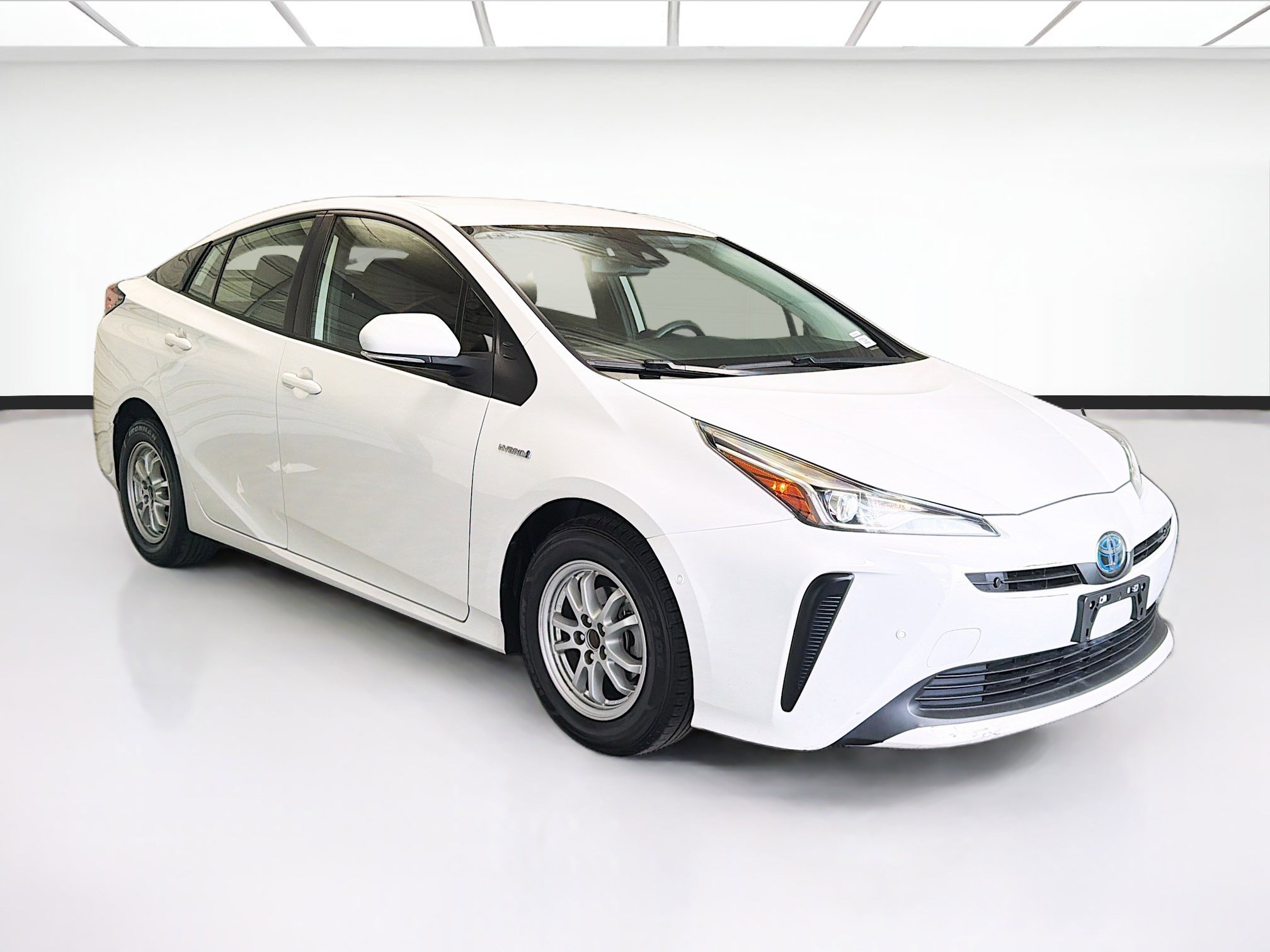 Used 2022 Toyota Prius LE FWD image 3