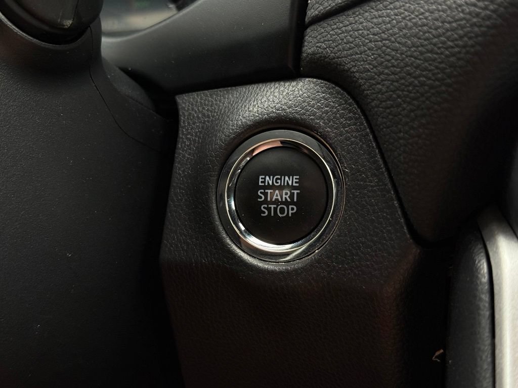 Used 2025 Toyota RAV4 XLE FWD image 30