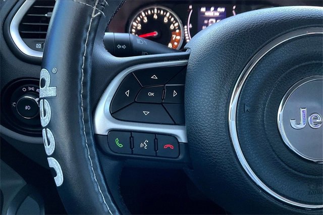 Used 2019 Jeep Renegade Latitude w/ Popular Equipment Group image 20