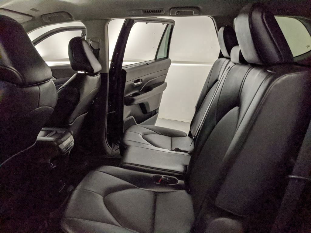 Used 2024 Toyota Grand Highlander AWD image 18