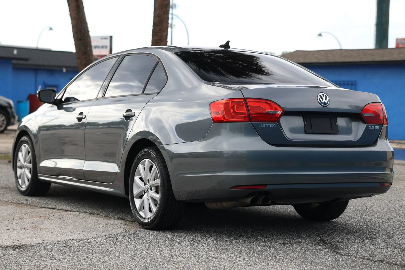 Used 2012 Volkswagen Jetta SE FWD image 4