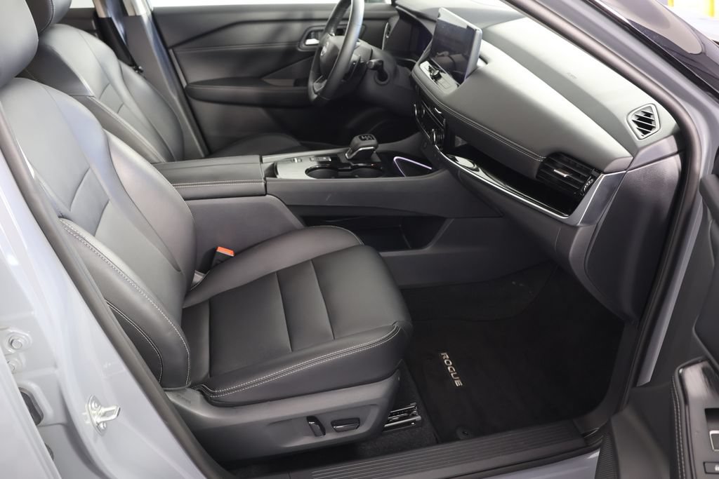 Used 2025 Nissan Rogue SL FWD image 22