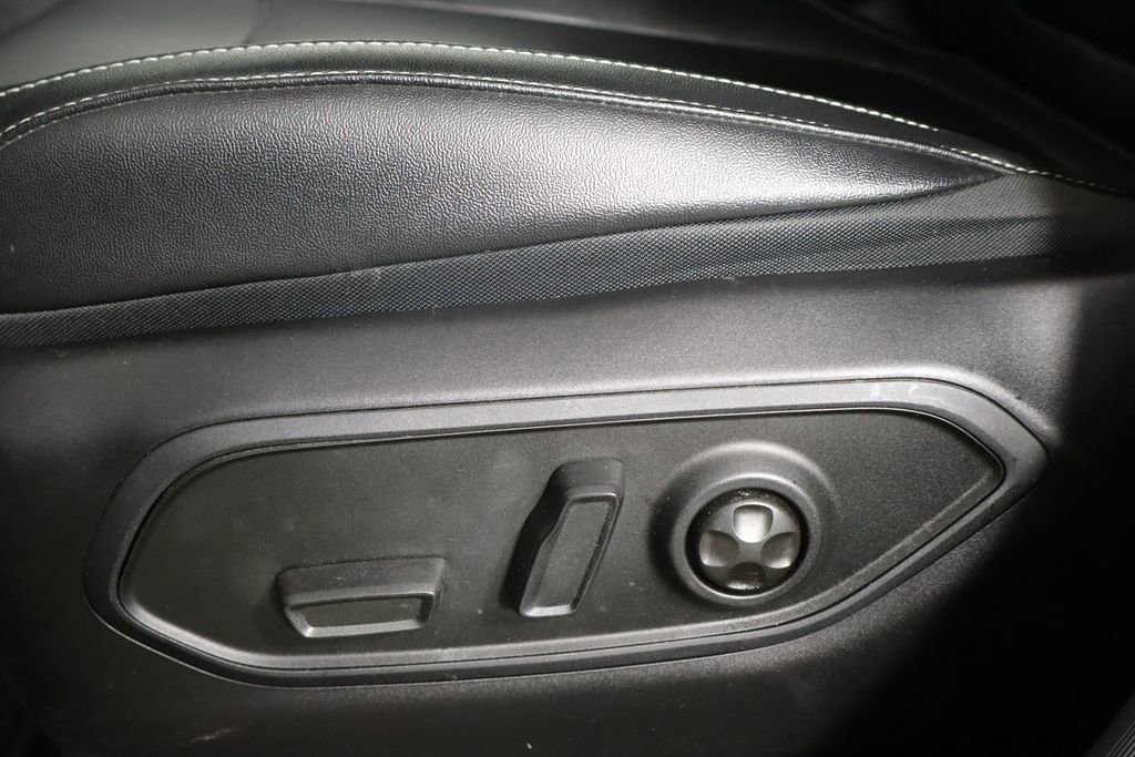 Used 2023 Jeep Grand Cherokee Limited w/ Black Appearance Package image 24