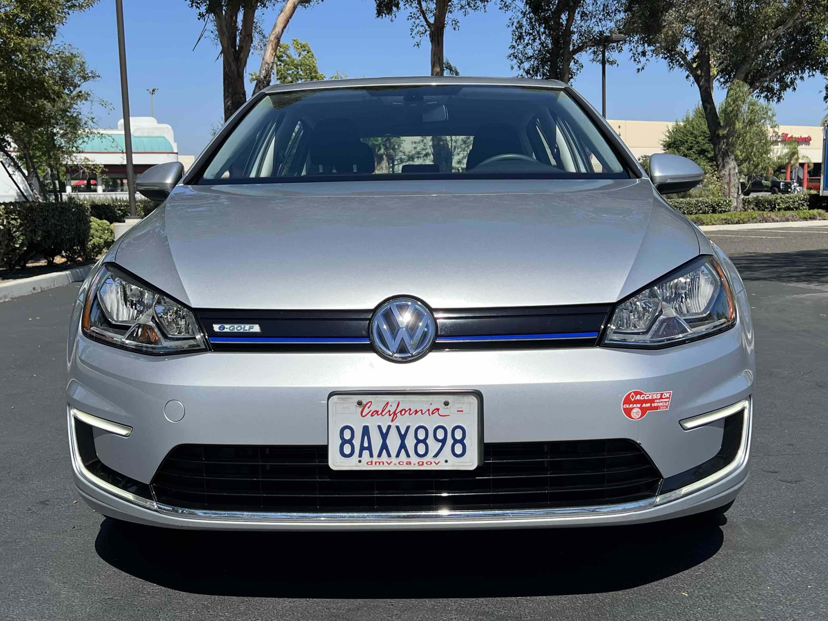 Used 2016 Volkswagen e-Golf SE w/ DC Fast Charging Package image 44