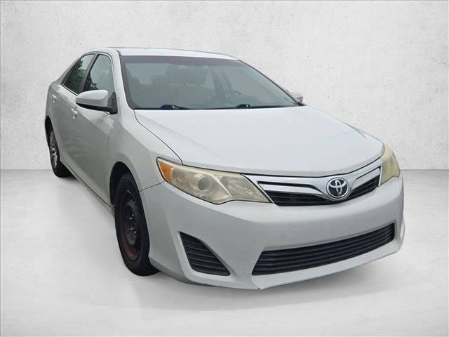 Used 2014 Toyota Camry LE FWD image 3