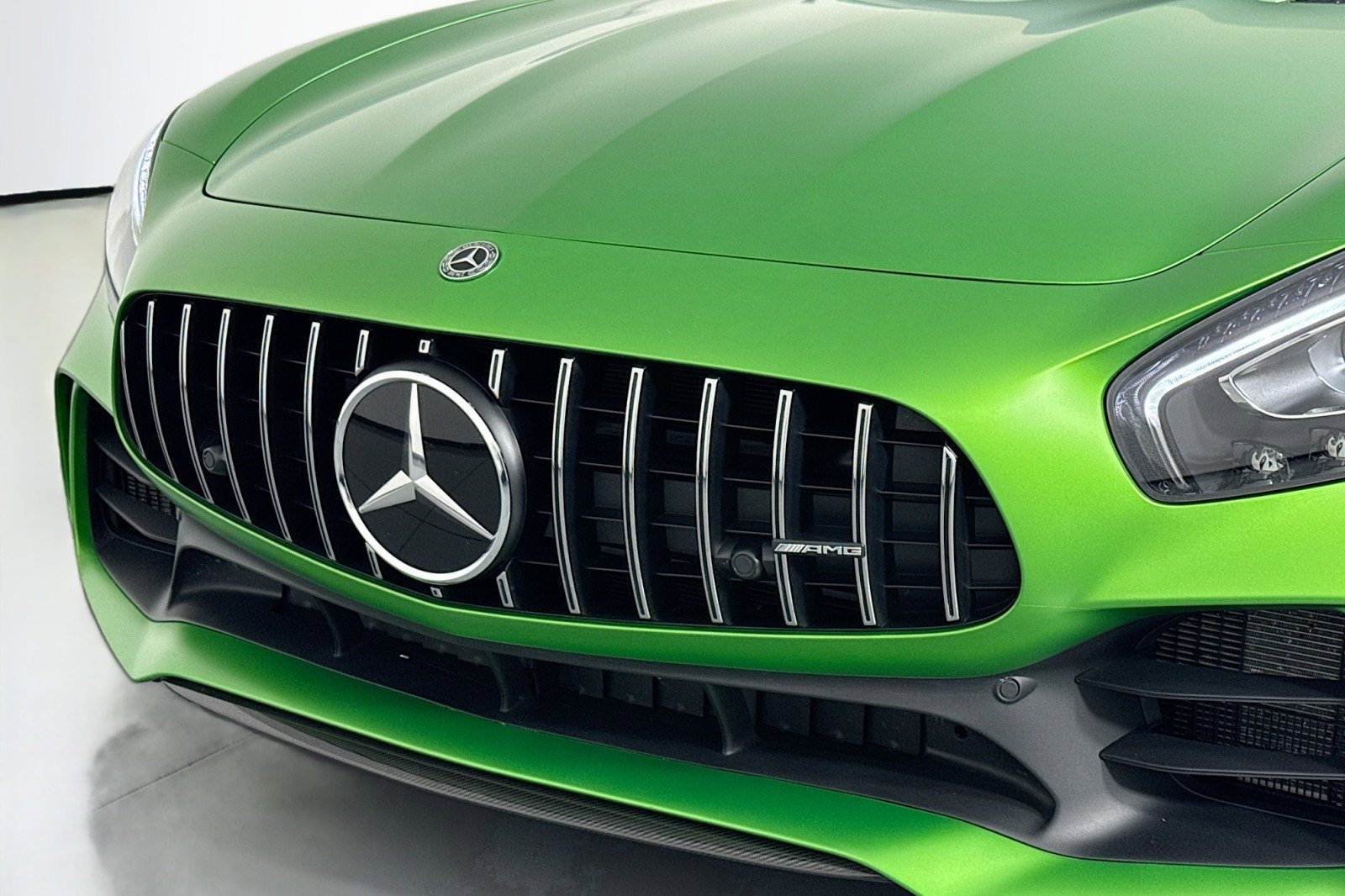 Used 2018 Mercedes-Benz AMG GT R image 12