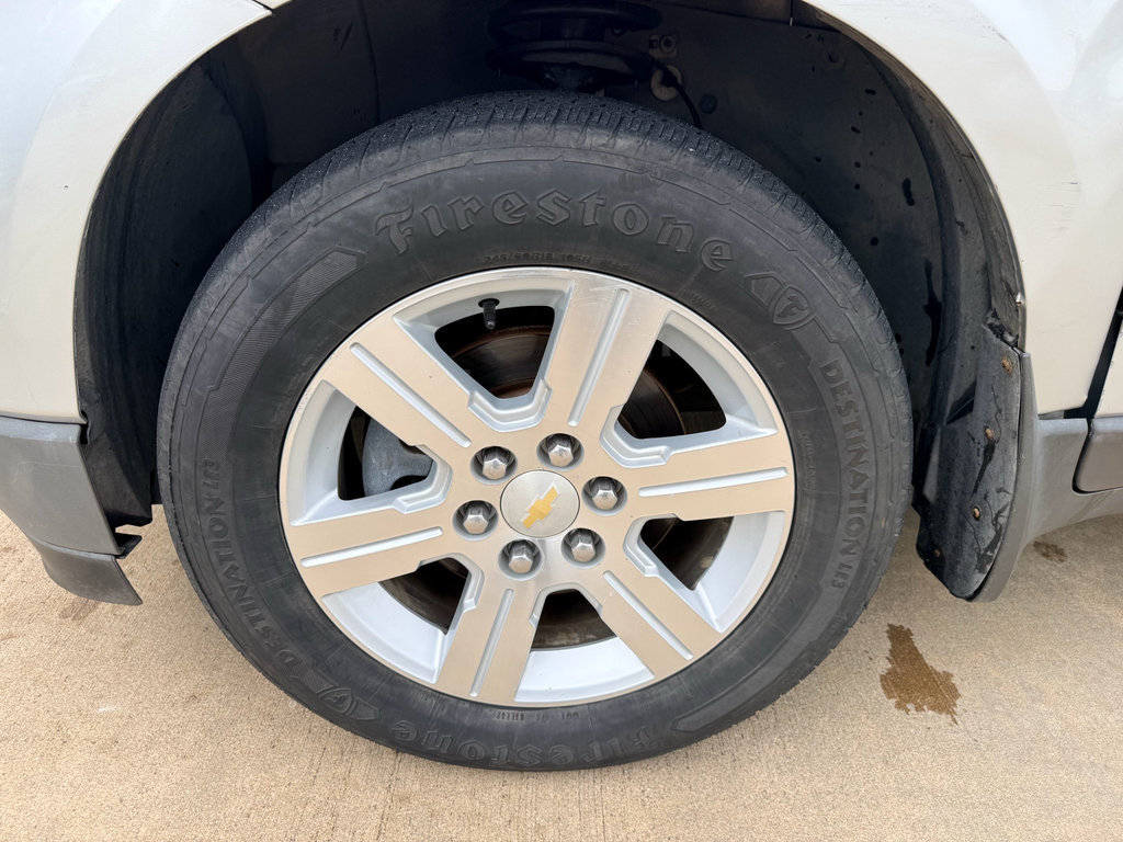 Used 2011 Chevrolet Traverse LT FWD image 29