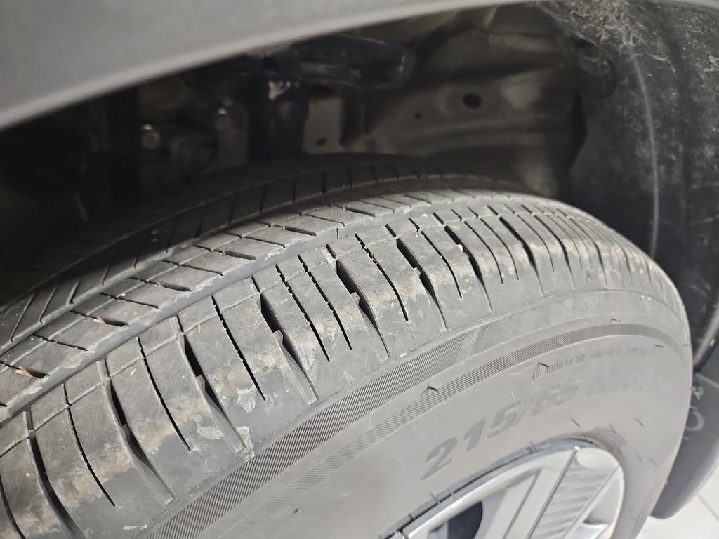 Certified 2025 Nissan Kicks S image 28