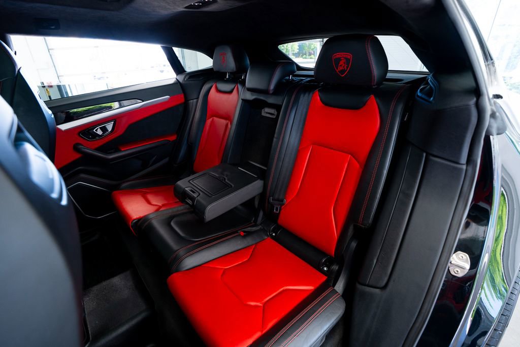 Used 2022 Lamborghini Urus AWD/4WD image 54