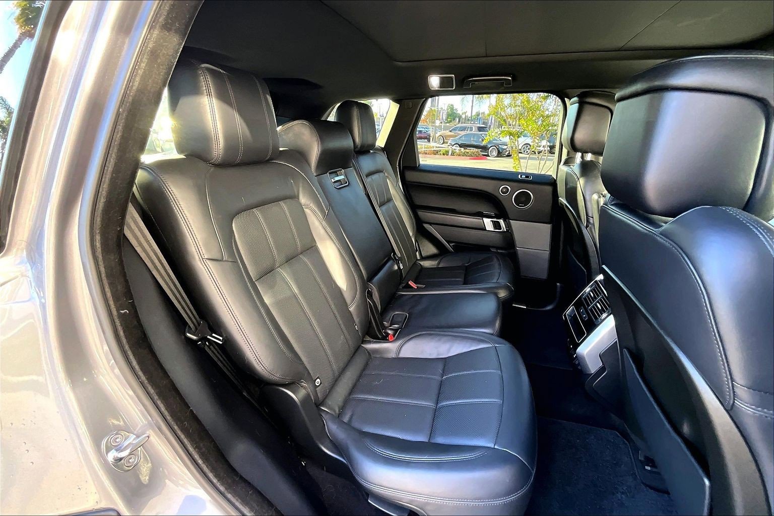 Used 2020 Land Rover Range Rover Sport HSE image 27