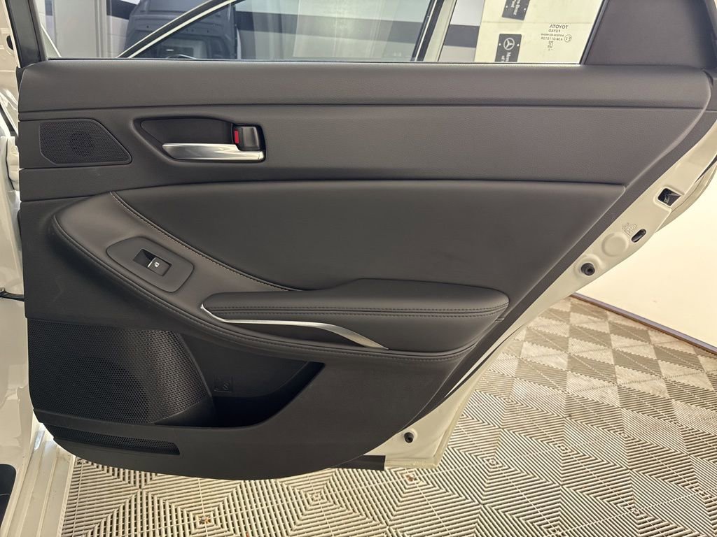 Used 2022 Toyota Avalon XSE FWD image 24