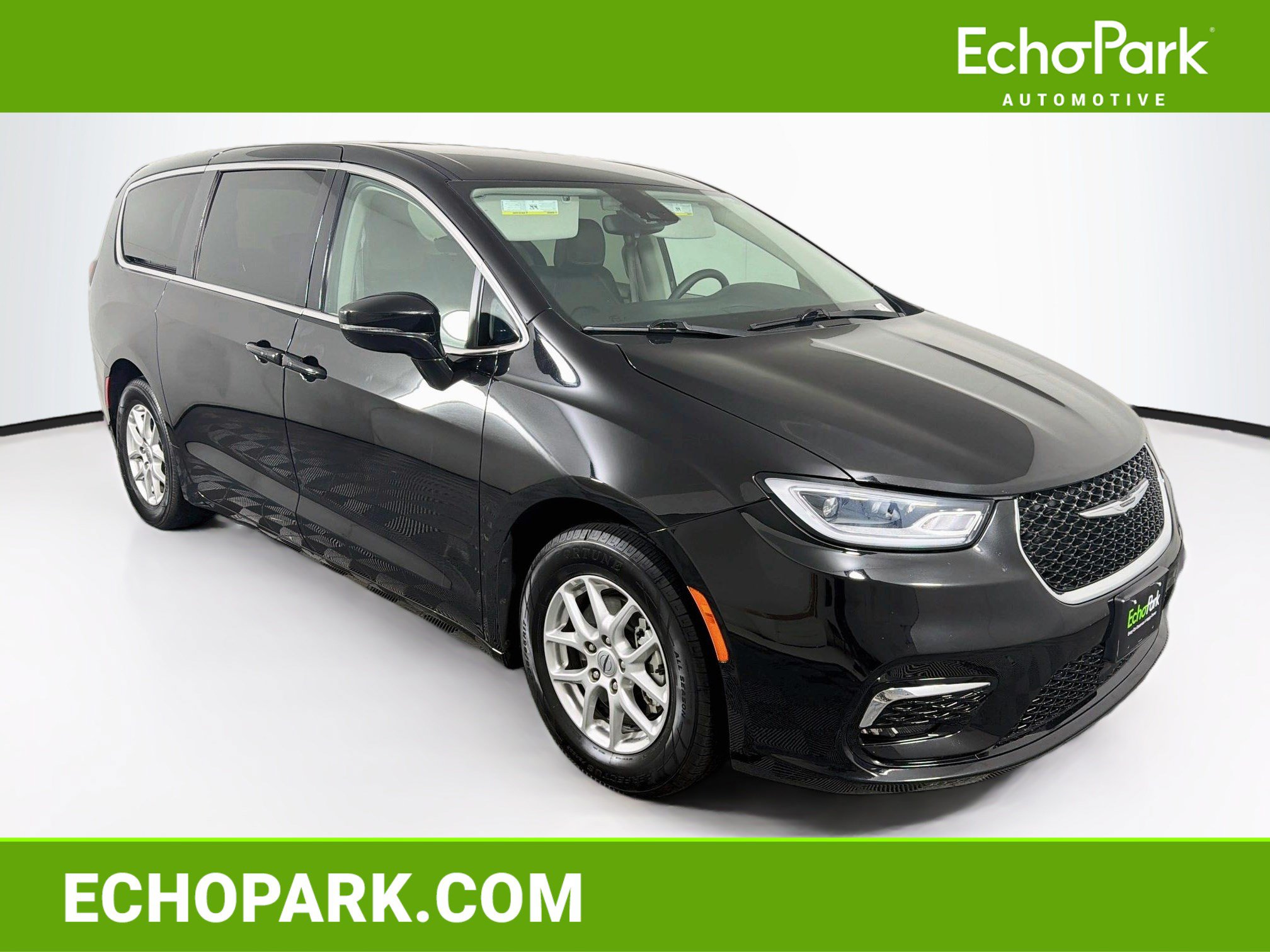Used 2024 Chrysler Pacifica Touring-L FWD image 1