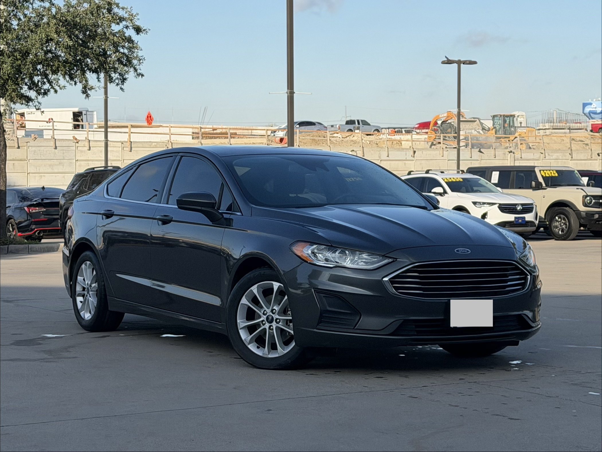 Used 2020 Ford Fusion SE FWD image 2