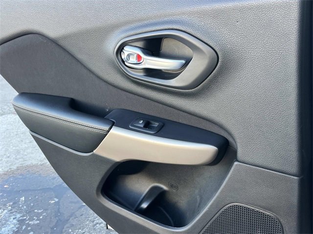 Used 2017 Jeep Cherokee Latitude w/ Safety/Convenience Group image 17