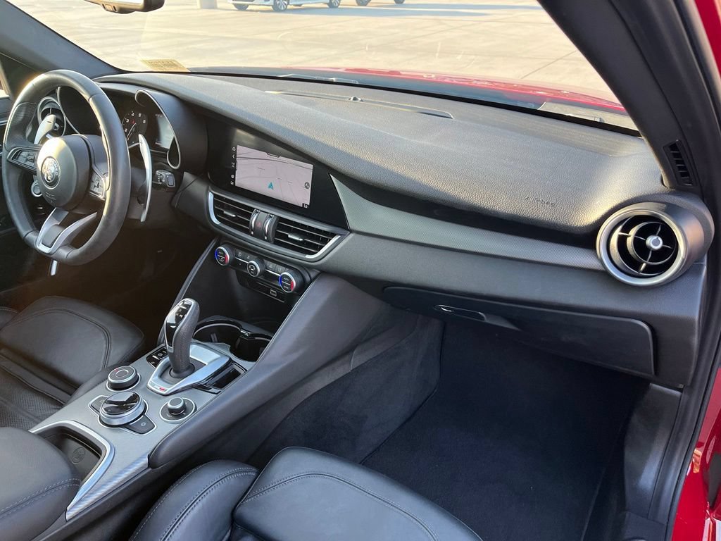 Used 2023 Alfa Romeo Giulia Veloce RWD image 14