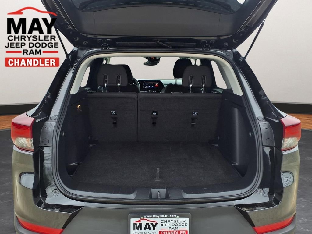 Used 2025 Chevrolet TrailBlazer LT AWD/4WD image 18