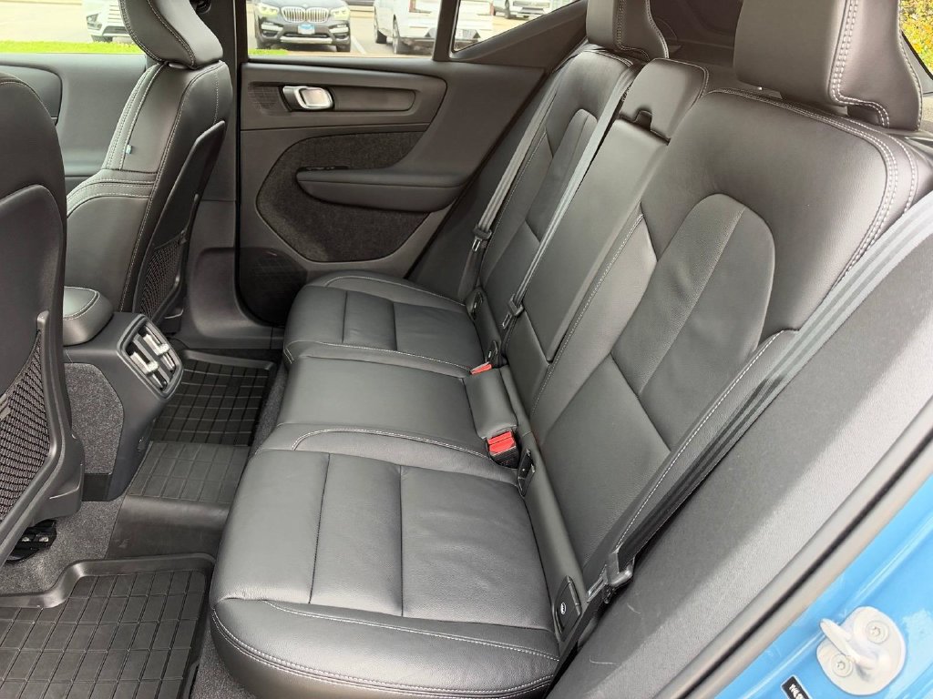 Certified 2024 Volvo XC40 B5 Plus w/ Protection Package Premier AWD/4WD image 9