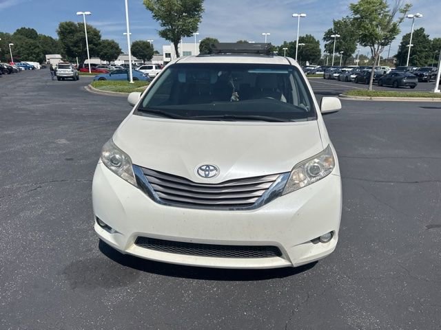 Used 2015 Toyota Sienna XLE Premium FWD image 11