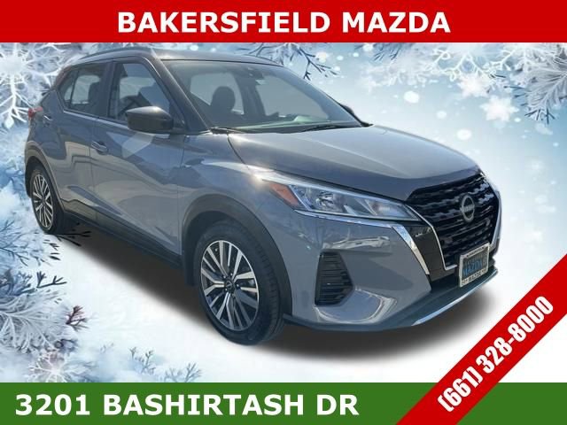 Used 2023 Nissan Kicks SV image 3