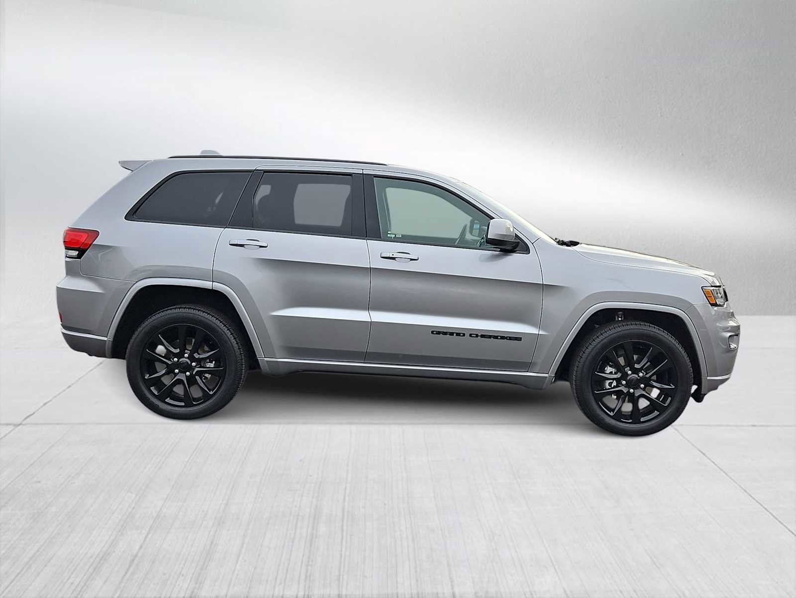 Used 2019 Jeep Grand Cherokee Altitude image 9
