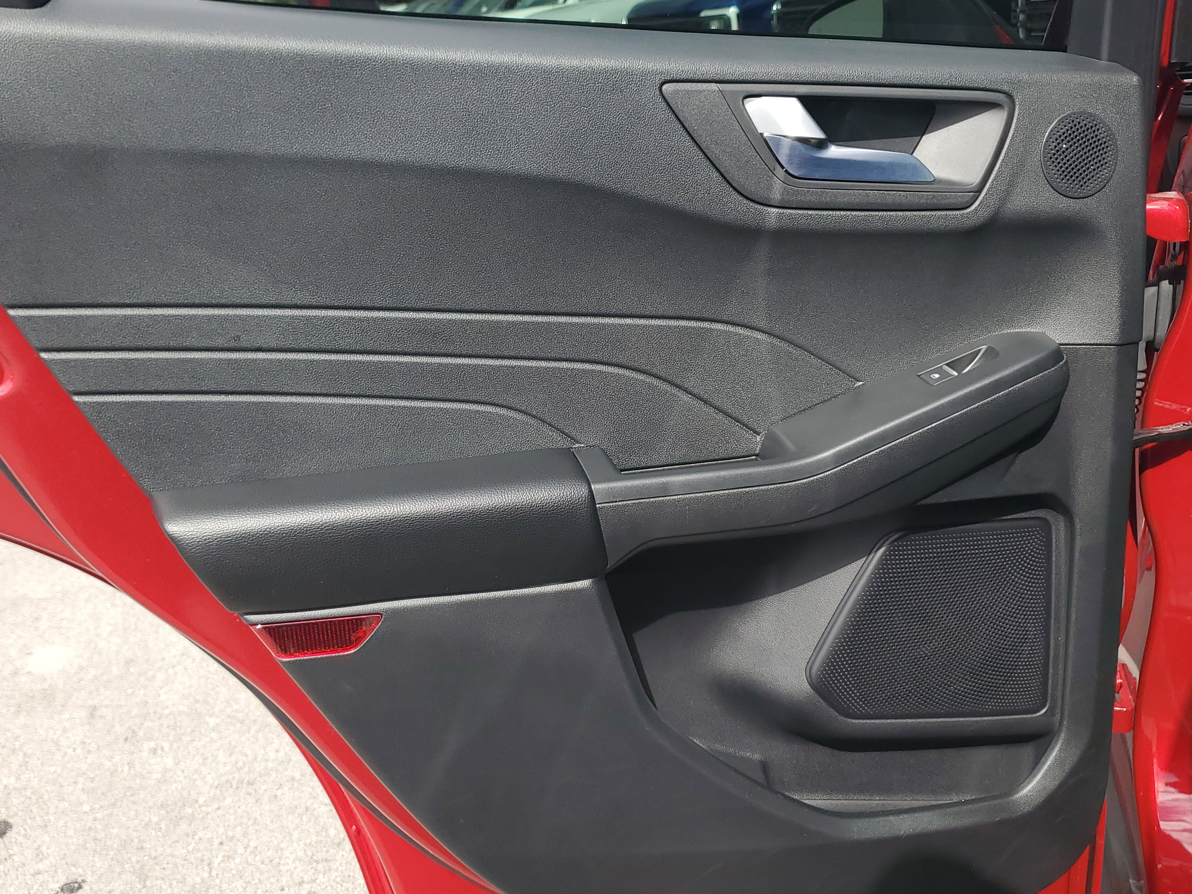 Used 2025 Ford Escape ST-Line Elite w/ Premium Technology Package image 27