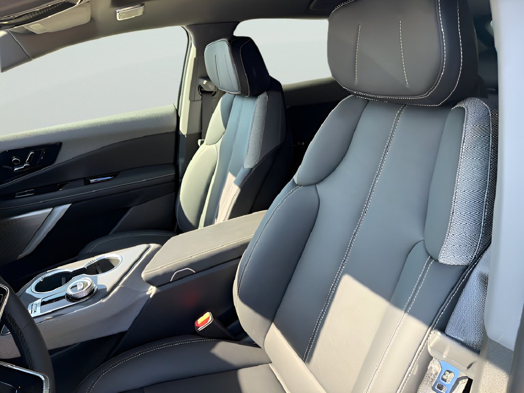 New 2027 Cadillac Optiq Sport w/ LPO, Floor Liner Package AWD/4WD image 17