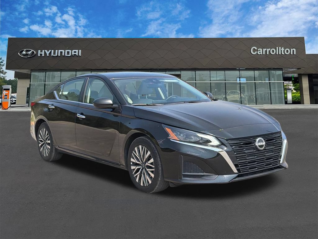 Used 2025 Nissan Altima 2.5 SV FWD image 3