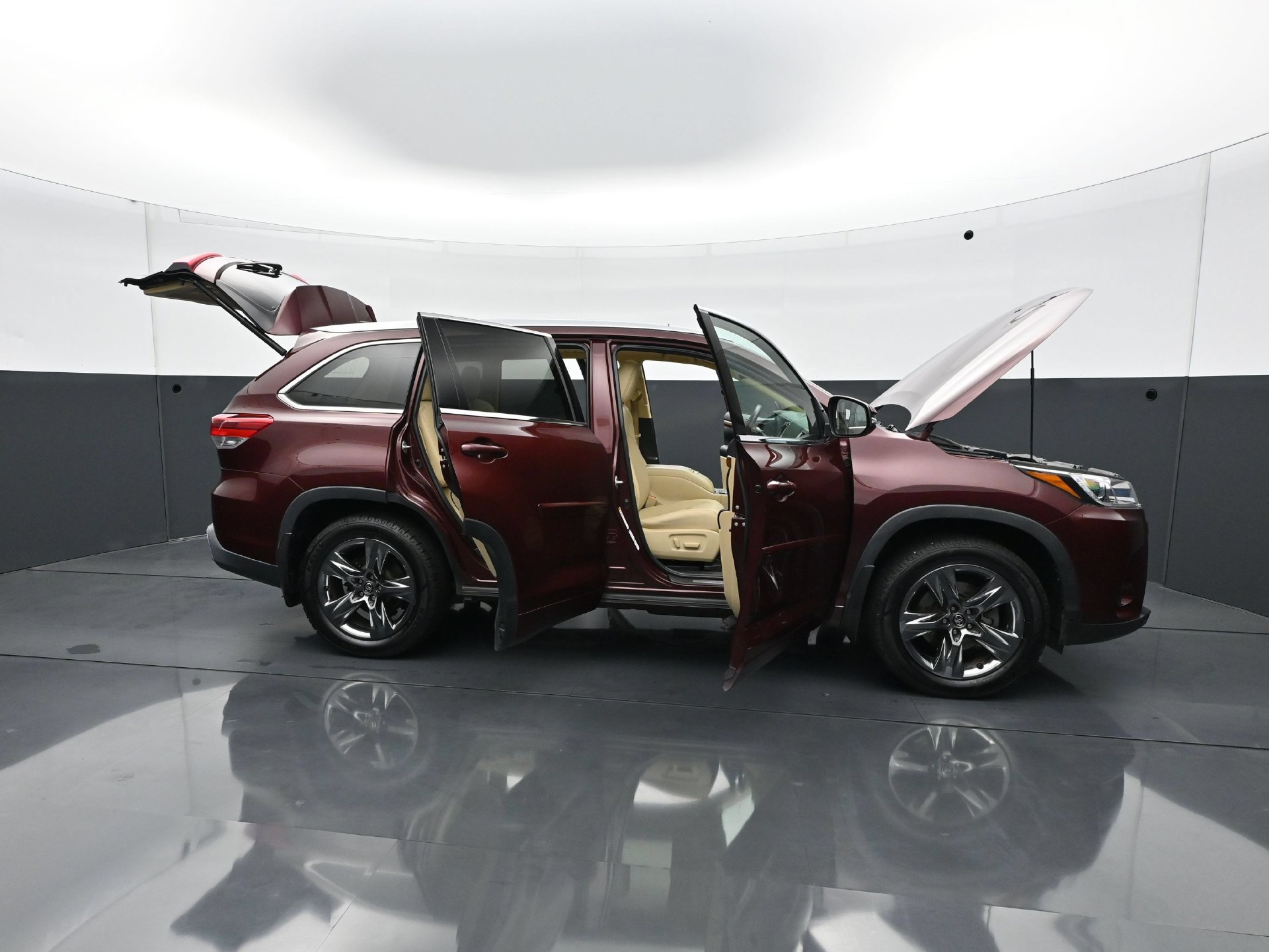 Used 2018 Toyota Highlander Limited Platinum w/ Carpet Mat Package (TMS) AWD/4WD image 33