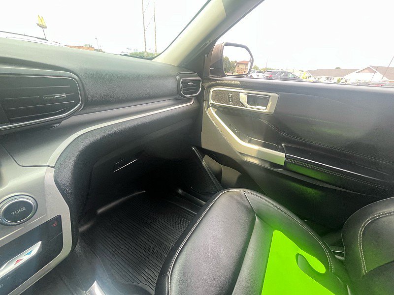 Used 2022 Ford Explorer XLT AWD/4WD image 26