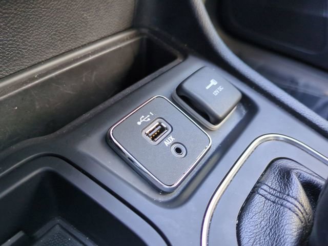 Used 2021 Jeep Cherokee Latitude FWD image 23