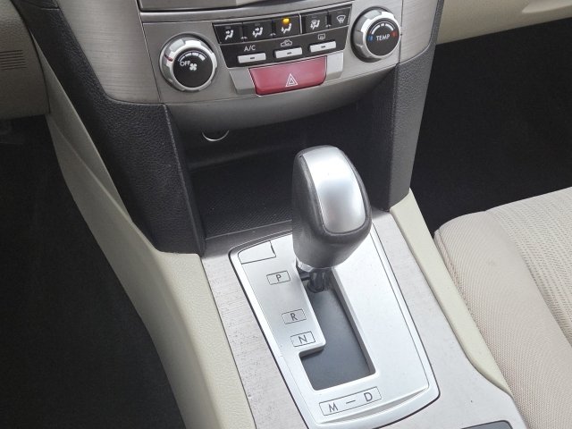 Used 2014 Subaru Outback 2.5i Premium w/ Accessory Value Package (OY1) image 18
