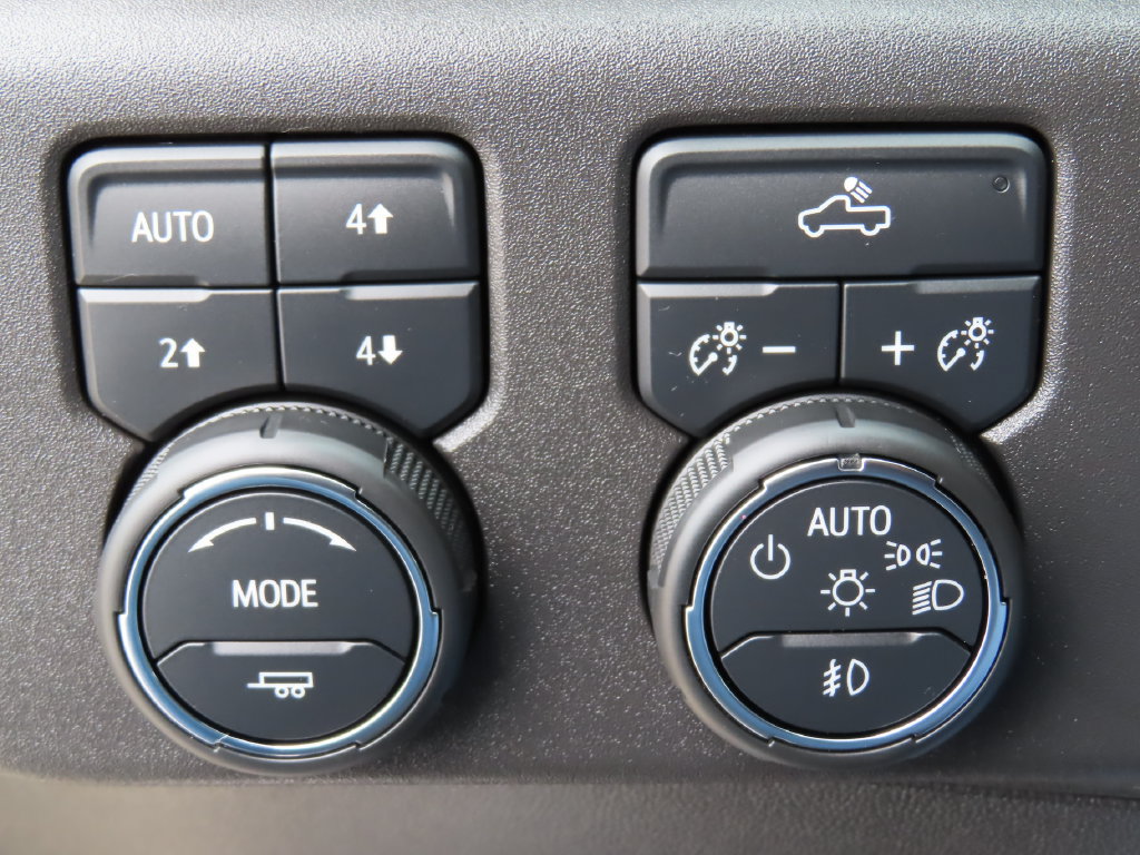 Certified 2024 Chevrolet Silverado 1500 LT Trail Boss w/ Convenience Package II AWD/4WD image 18