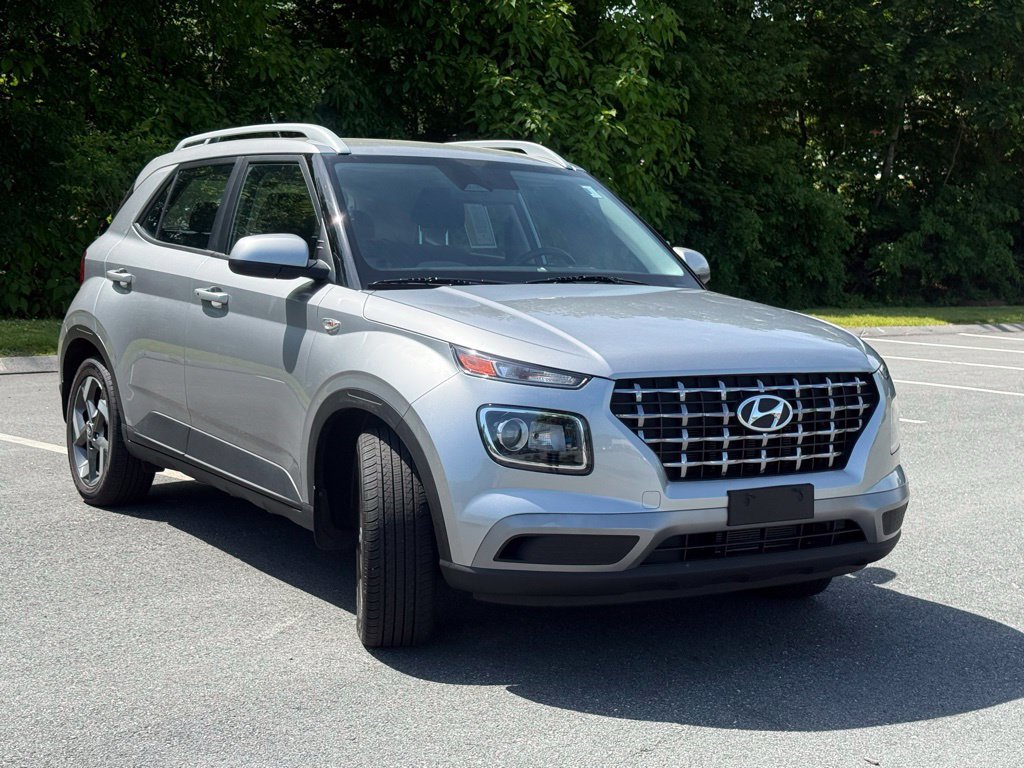 Used 2024 Hyundai Venue SEL FWD image 6